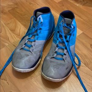 Men’s basketball shoes